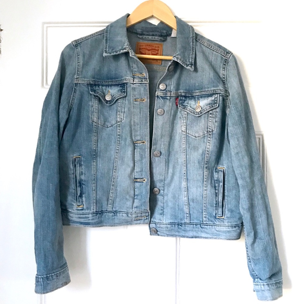 🚫SOLD 🚫 Levi’s Jean Jacket - Picture 2 of 3